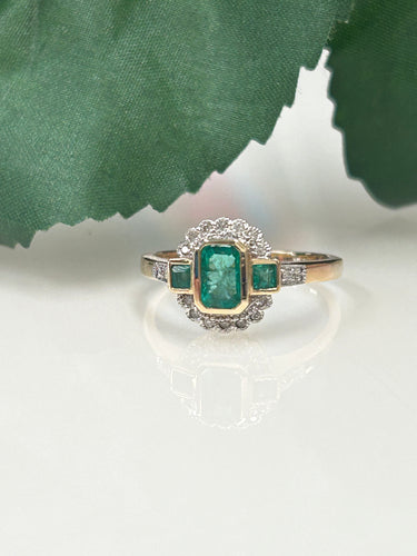 9ct Y/G Emerald & Diamond Ring