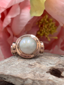9ct R/G Mabe Pearl Ring