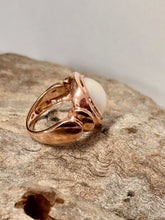 Load image into Gallery viewer, 9ct R/G Mabe Pearl Ring