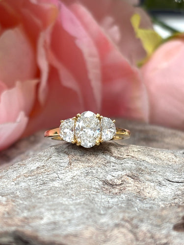 18ct Y/G Lab Diamond OvalTrilogy Ring