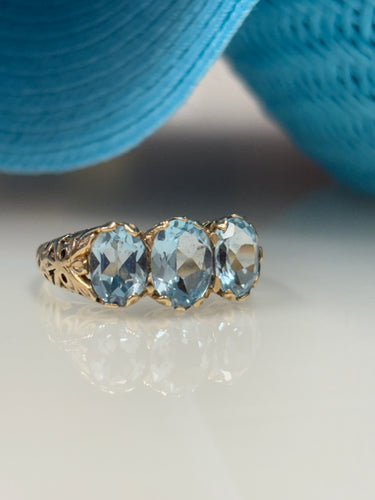9ct Y/G Blue Topaz Ring