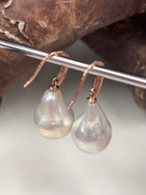 Load image into Gallery viewer, 9ct R/G Baroque Pearl Earrings