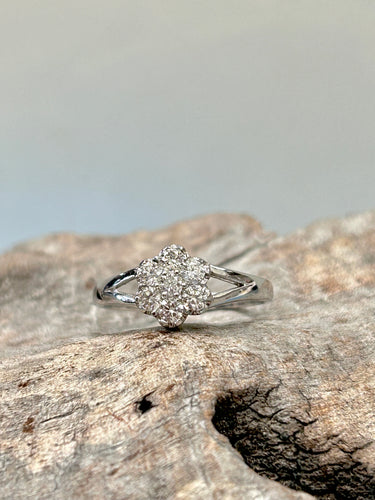 9ct W/G Diamond Daisy Cluster Ring