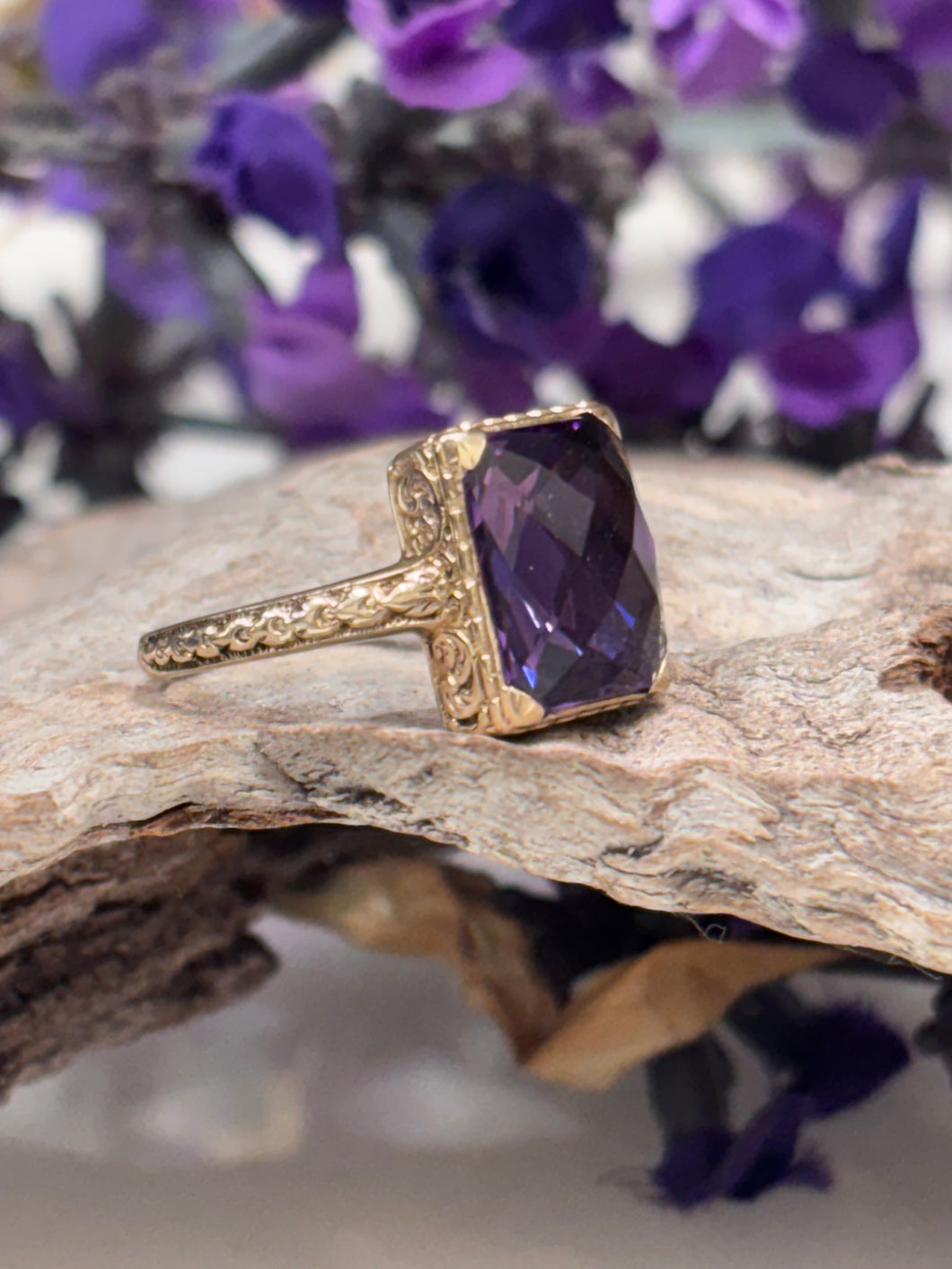 9ct Yellow Gold Amethyst Ring