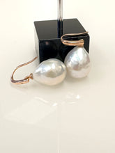 Load image into Gallery viewer, 9ct R/G Baroque Pearl Earrings