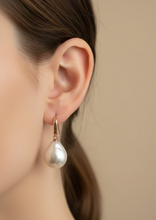 Load image into Gallery viewer, 9ct R/G Baroque Pearl Earrings
