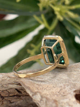 Load image into Gallery viewer, 9ct Y/G Green Quartz Cocktail Ring