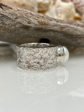 Load image into Gallery viewer, Sterling Silver Beaten Pearl Ring